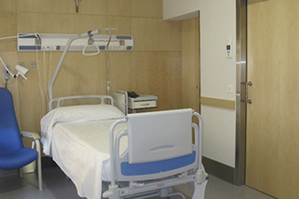Hospital Viamed Santa Elena - room